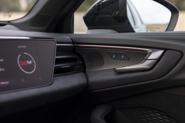 Audi S5 dashboard/door details