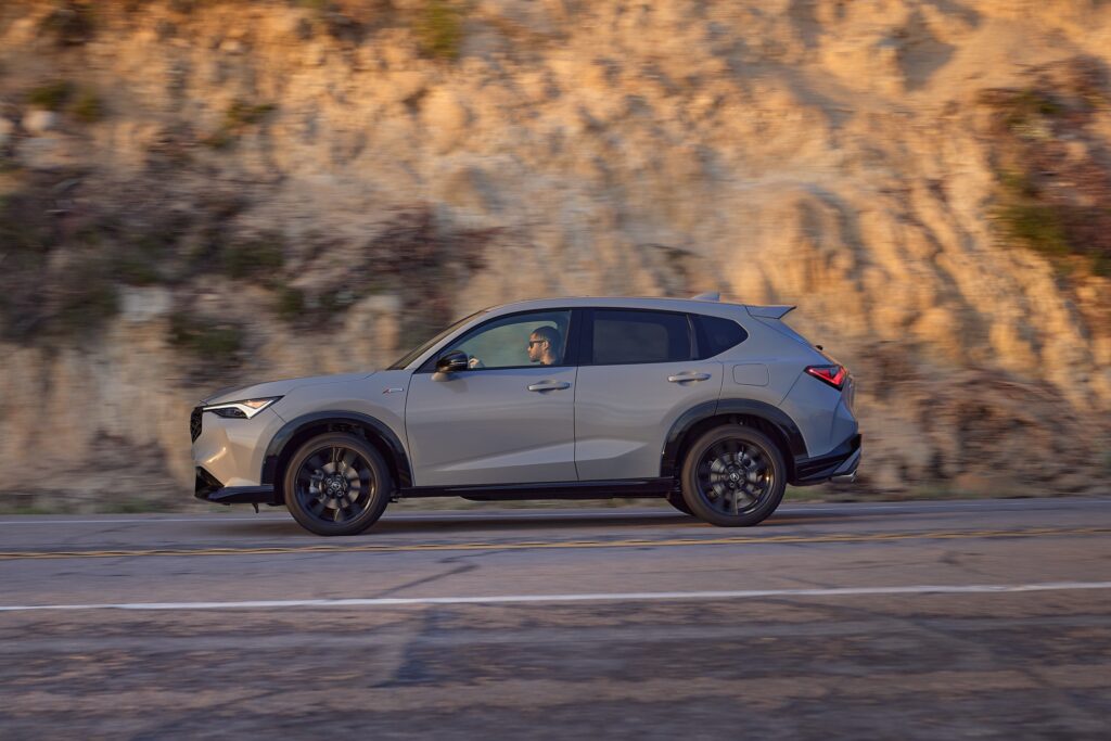Un Acura ADX en perfil.