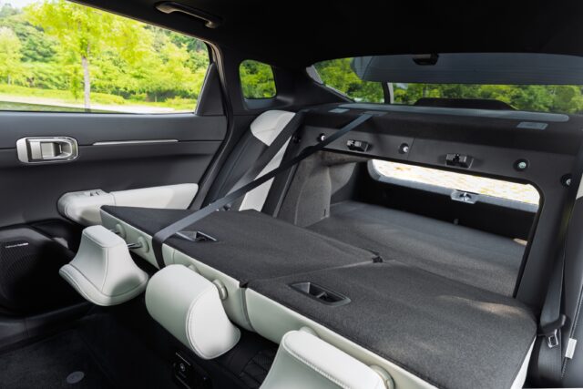 Kia EV4 cargo pass-through.