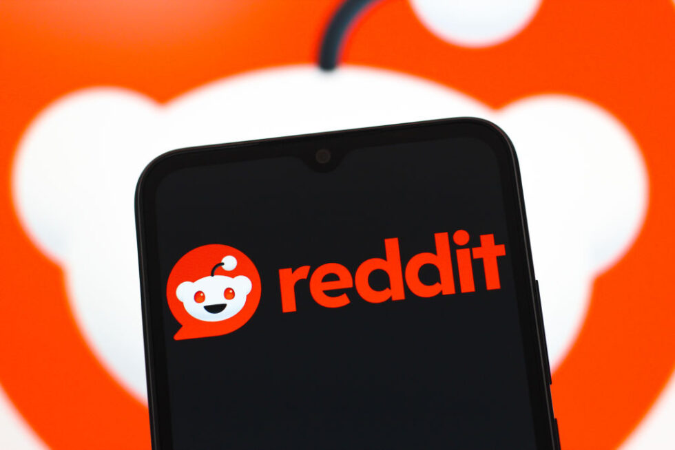 Reddit sues Anthropic over AI scraping that retained users’ deleted ...