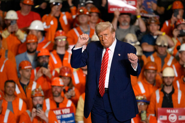 New federal employees must praise Trump EOs, submit to continuous vetting