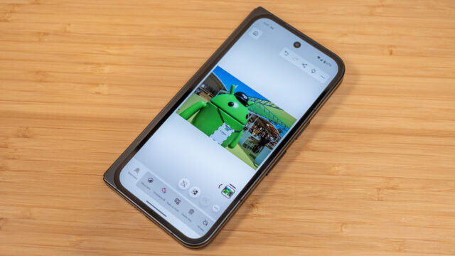 Adobe finally releases Photoshop for Android, and it’s free (for now)
