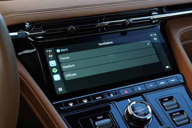 Apple CarPlay Ultra screen