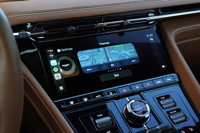 Apple CarPlay Ultra screen