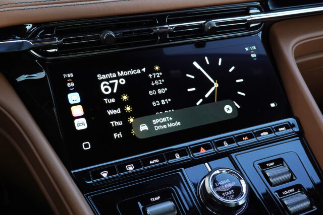 Apple CarPlay Ultra screen