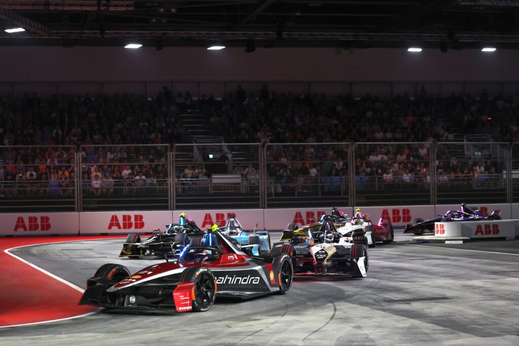 LONDON, ENGLAND - JULY 27: Nyck de Vries of the Netherlands driving the (21) Mahindra Racing Mahindra M11Electro on track during the London E-Prix, Round 16 of the 2025 FIA Formula E World Championship at ExCel London on July 27, 2025 in London, England.