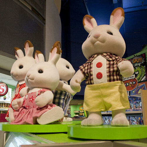 Toy company may regret coming for “Sylvanian Drama” TikToker, experts say thumbnail