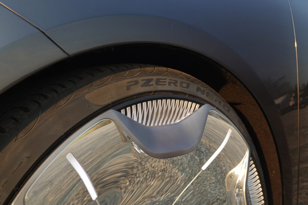 mercedes van hubcap