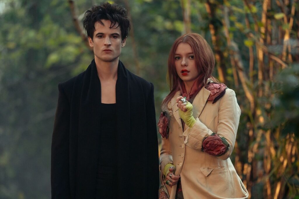 Dream and Delirium (Esme Creed-Miles) search for their missing brother.