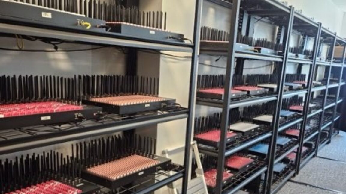 US uncovers 100,000 SIM cards that could have “shut down” NYC cell network