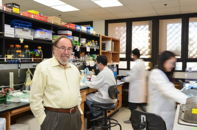 David Baltimore în laboratorul său Caltech