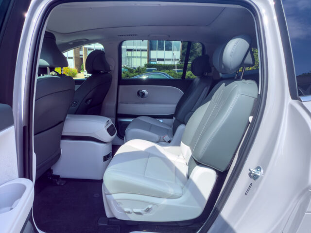 Un interno della Hyundai Ioniq 9 dalla seconda fila