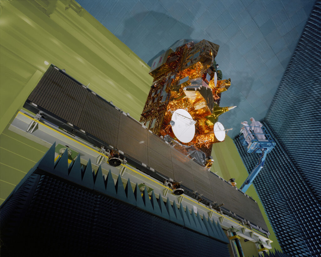 Envisat_in_preparation_at_ESTEC-1024x820
