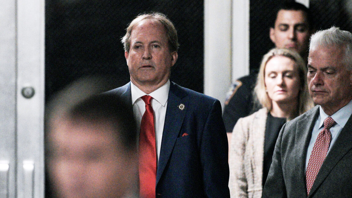 If things in America weren’t stupid enough, Texas is suing Tylenol maker