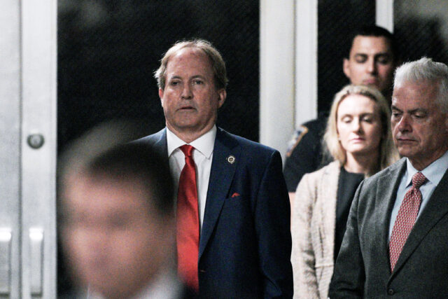 If things in America weren’t stupid enough, Texas is suing Tylenol maker