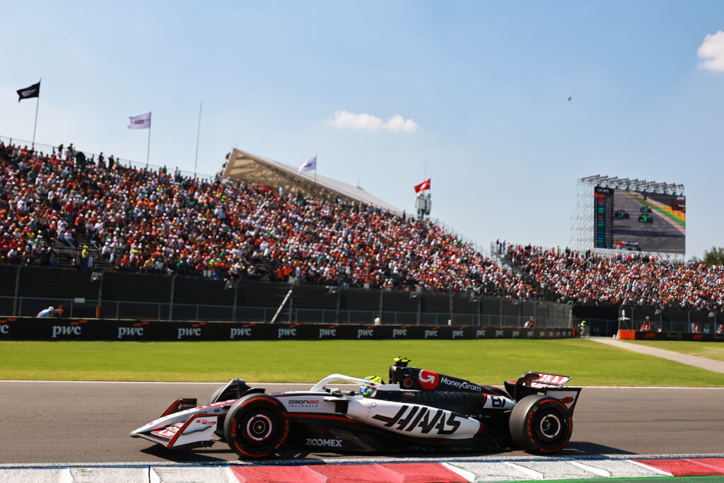 MEXICO CITY, MEXICO - OCTOBER 26: Oliver Bearman of Great Britain driving the (87) Haas F1 VF-25 Ferrari on track during the F1 Grand Prix of Mexico at Autodromo Hermanos Rodriguez on October 26, 2025 in Mexico City, Mexico.