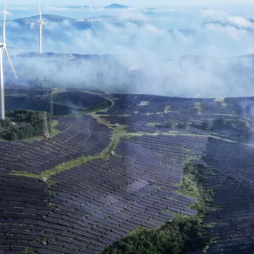 Falling panel prices lead to global solar boom, except for the US