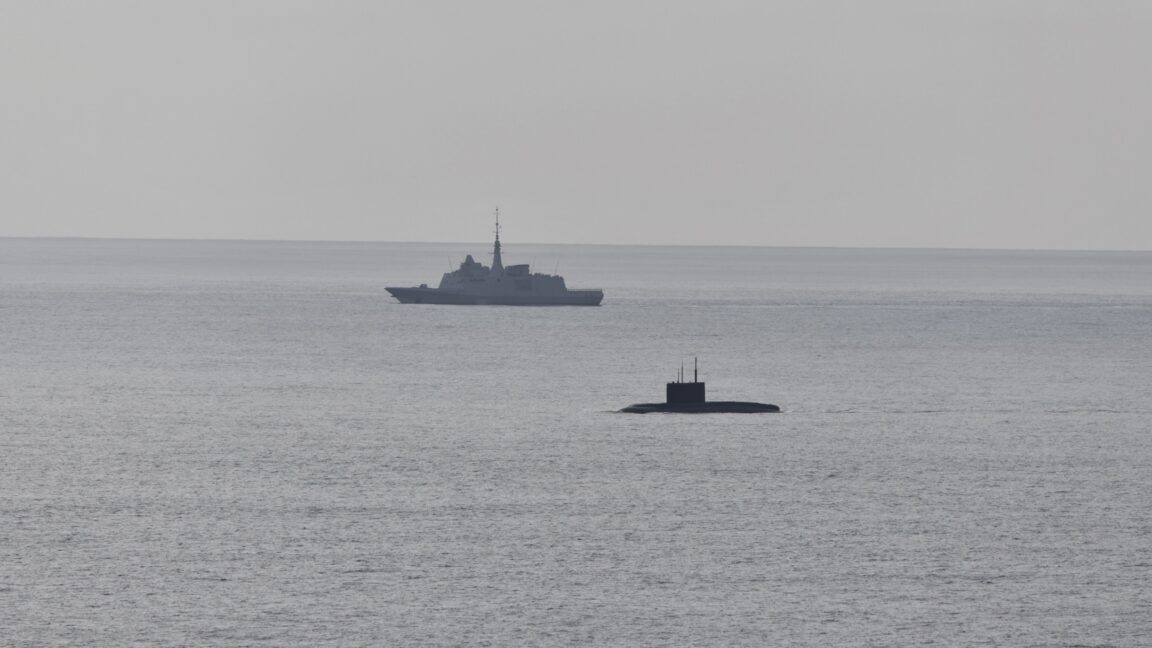 NATO boss mocks Russian navy, which is on the hunt for Red October “the nearest mechanic”