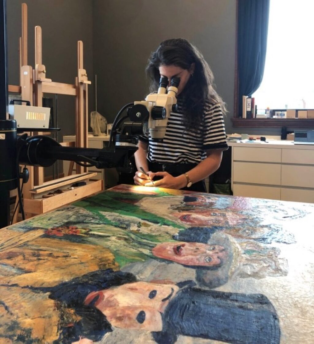 Annelies Rios Casier (University of Antwerp) takes microsamples from the green zone of Intrigue (