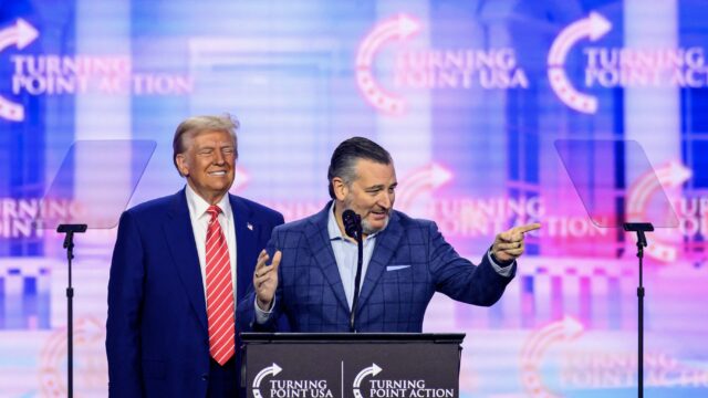 Trump Revives Unpopular Ted Cruz Plan to Punish States That Impose AI Laws