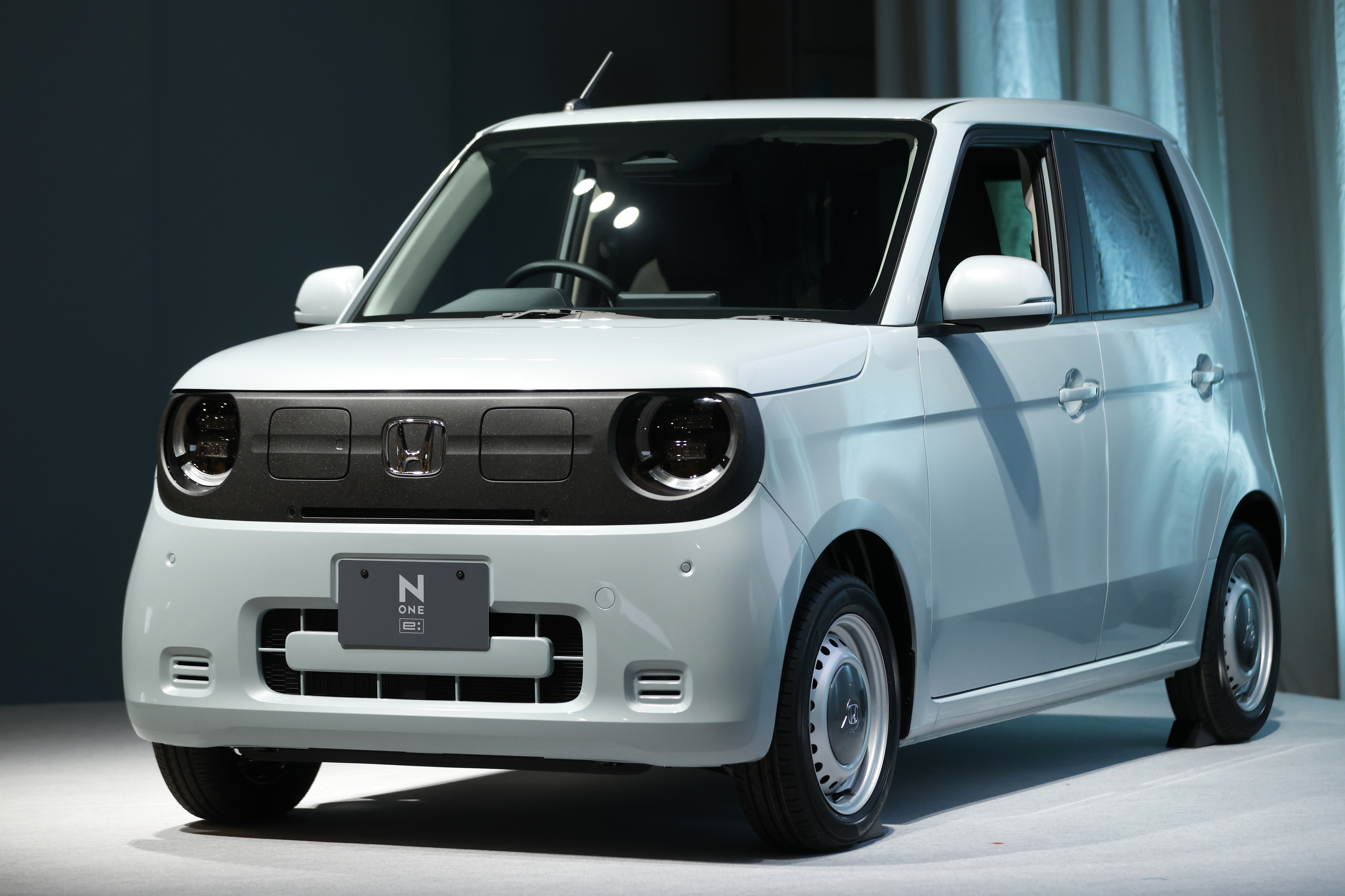 Trump wants tiny Japanese-style cars for US even as he cuts mpg 