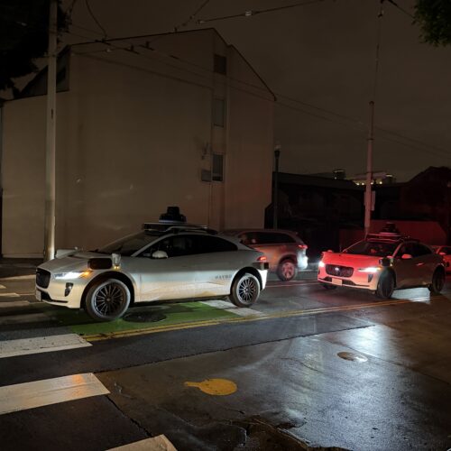 Power outage paralyzes Waymo robotaxis when traffic lights go out