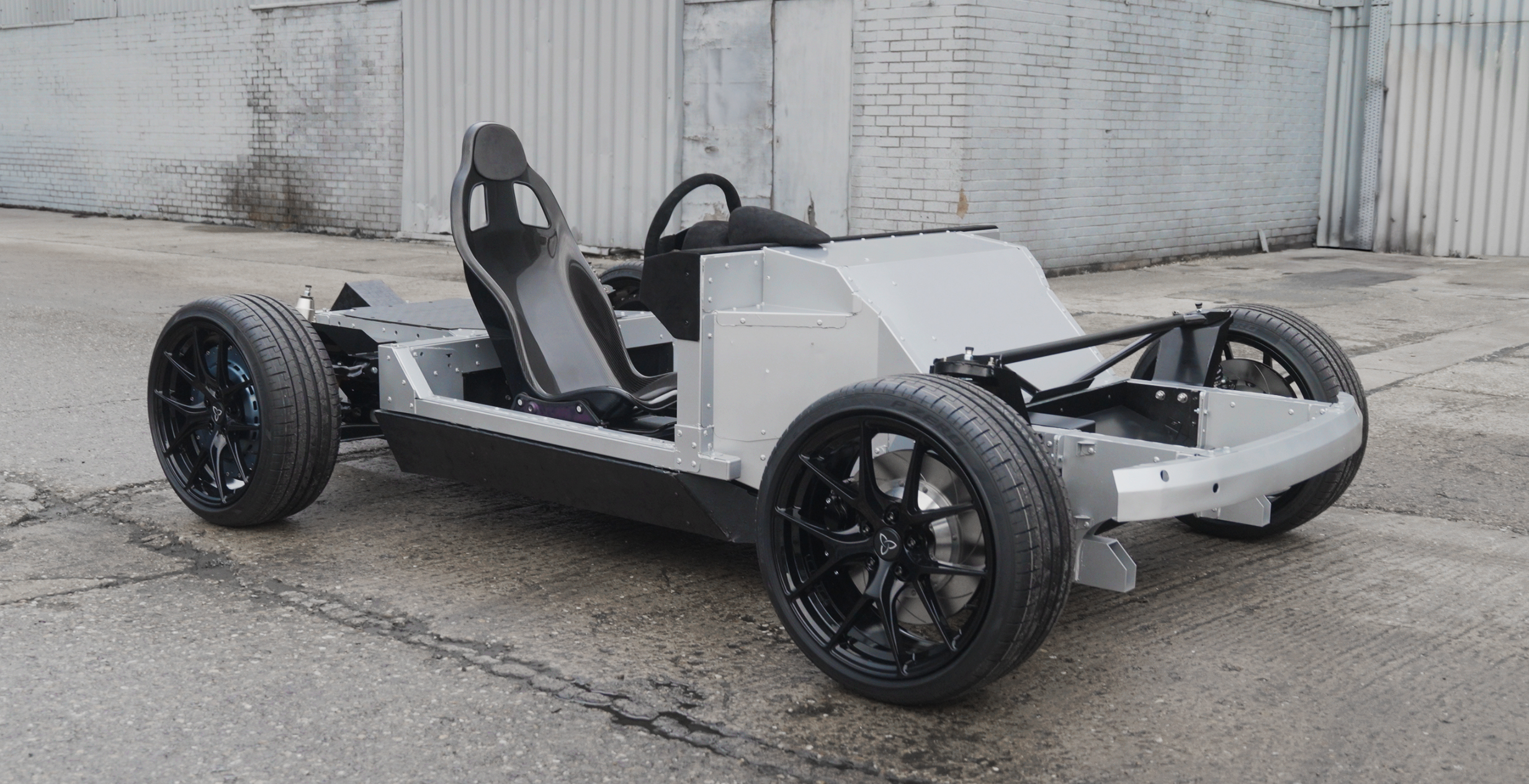 Donut Lab’s hub motor meets WATT’s battery to create new EV skateboard