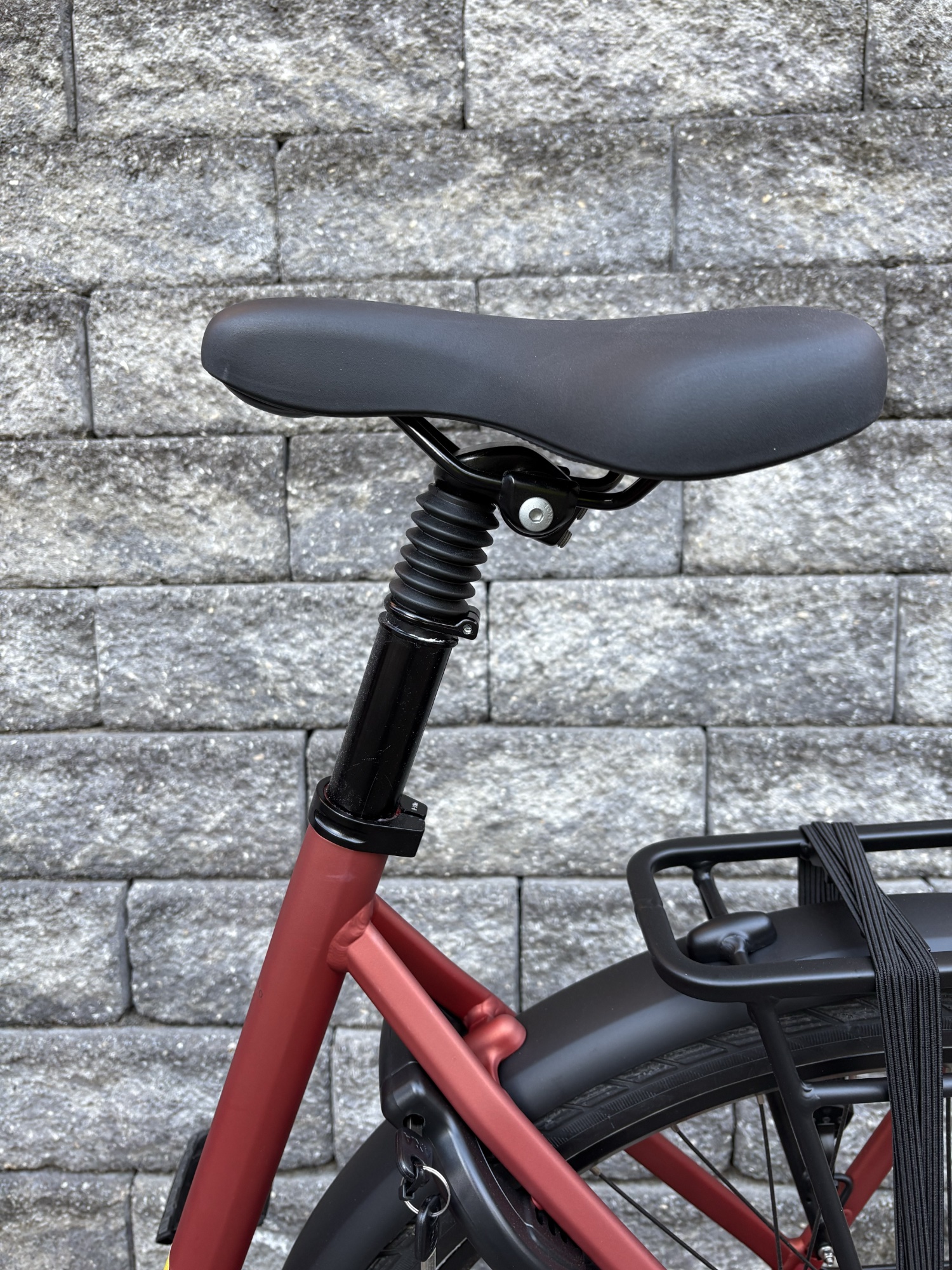 Image of the seat of an e-bike.