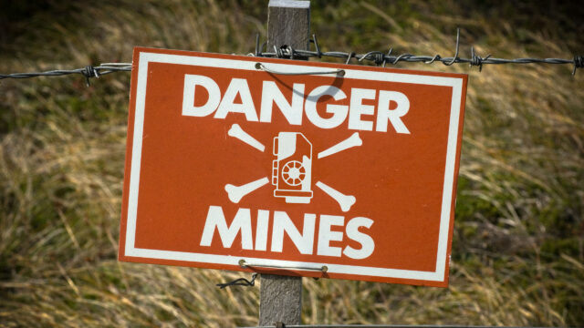 AI Coding Agents Tested on Rebuilding Minesweeper