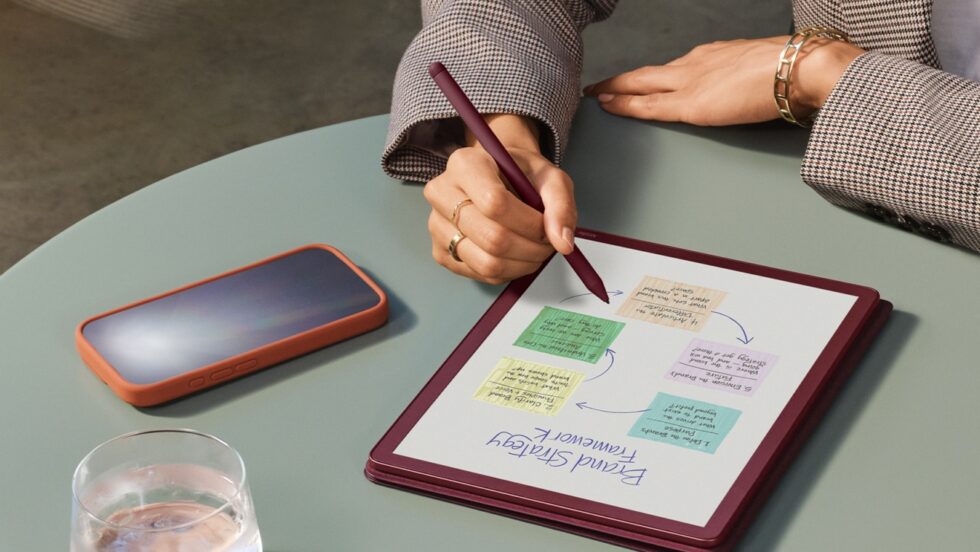 Kindle Scribe Colorsoft brings color e-ink to Amazon’s 11-inch e-reader ...