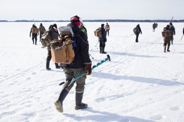 What ice fishing can teach us about making foraging decisions