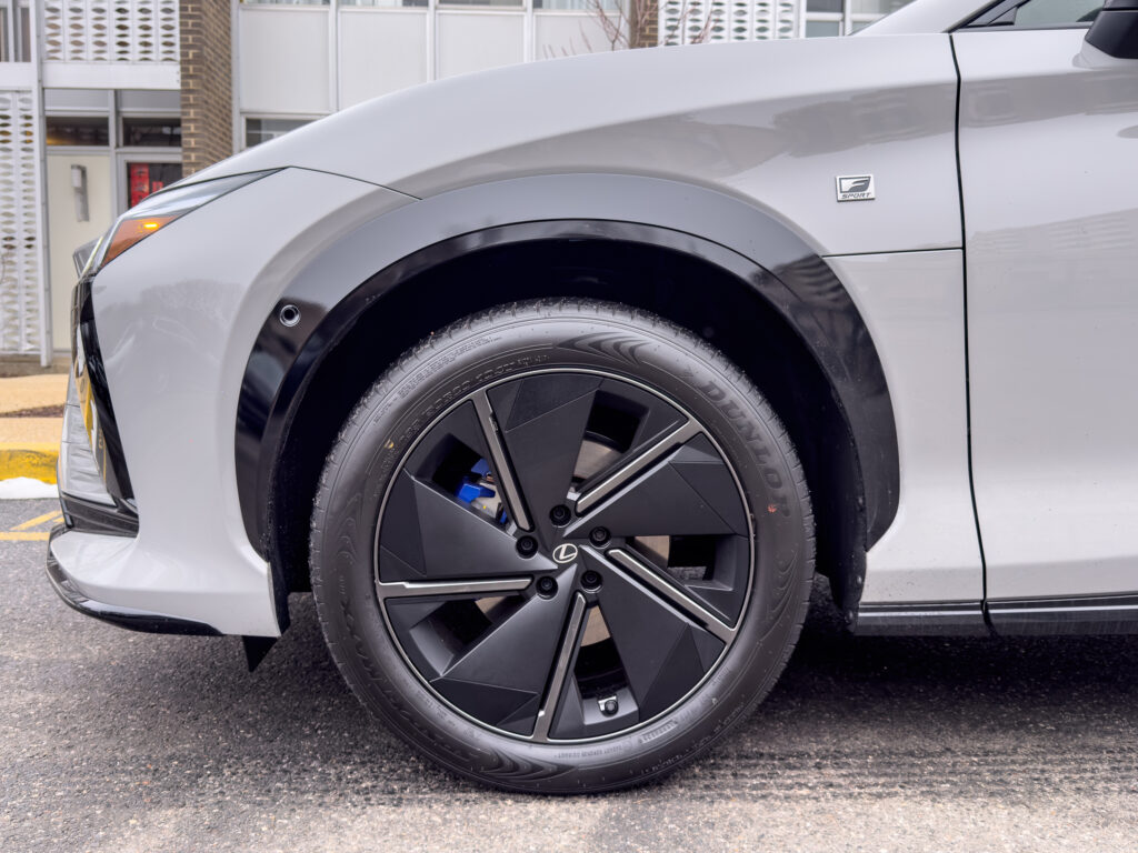 Lexus RZ 550e wheel