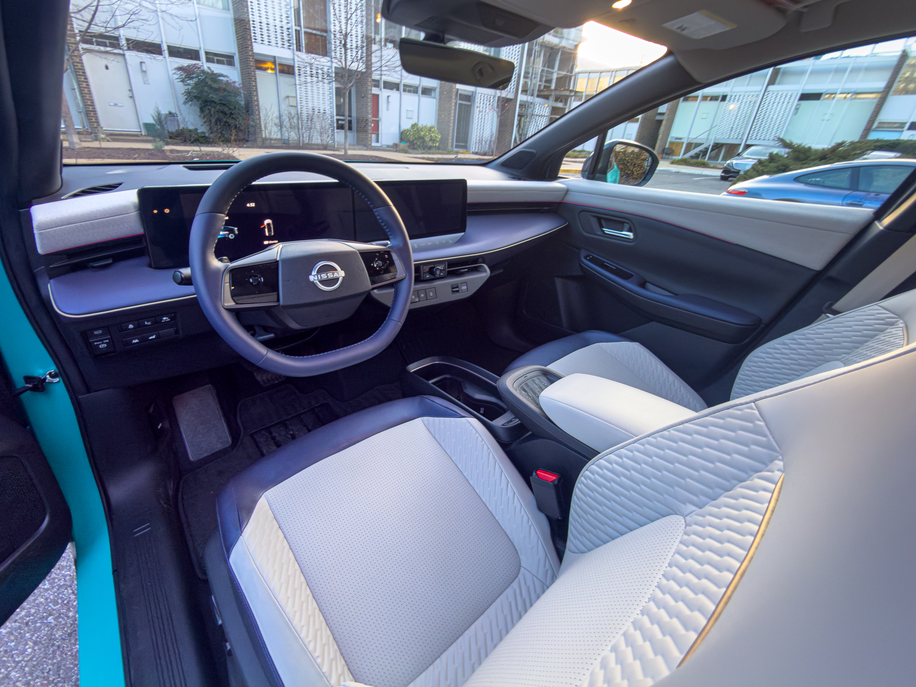 Nissan Leaf cockpit