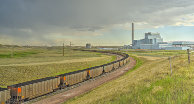 Trump orders the military to make agreements with coal power plants