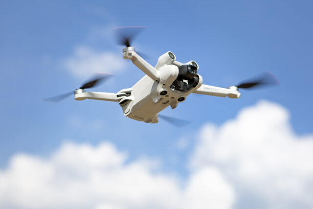 DJI sues the FCC for “carelessly” restricting its drones