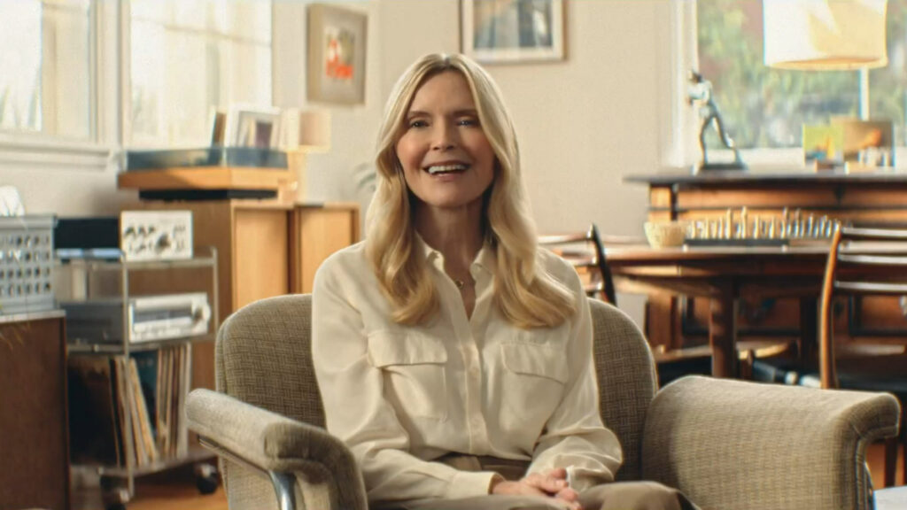 Ảnh chụp màn hình một trong những quảng cáo mới của Anthropic, trong đó một người phụ nữ đóng vai trò thay thế cho chatbot.