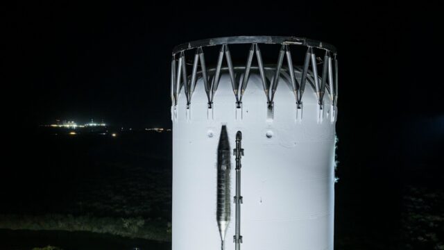 SpaceX’s next-gen Super Heavy booster aces four days of “cryoproof” testing