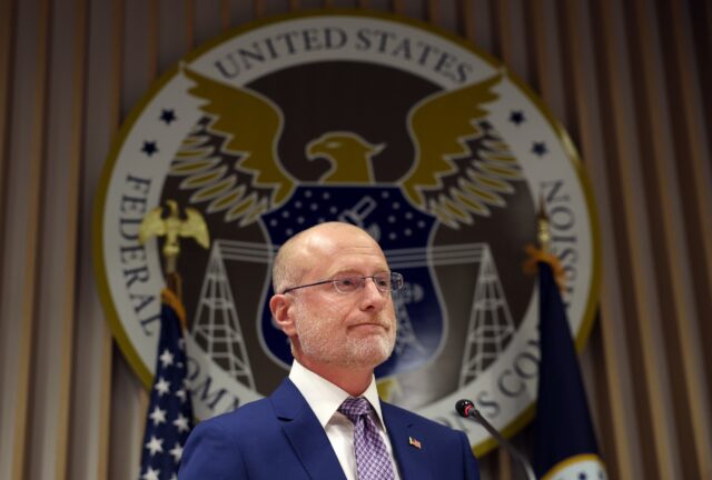 FCC asks stations for “pro-America” programming, like daily Pledge of Allegiance