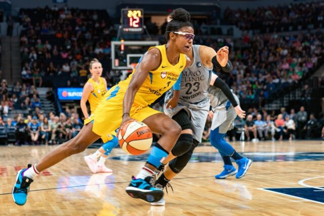 The physics of squeaking sneakers