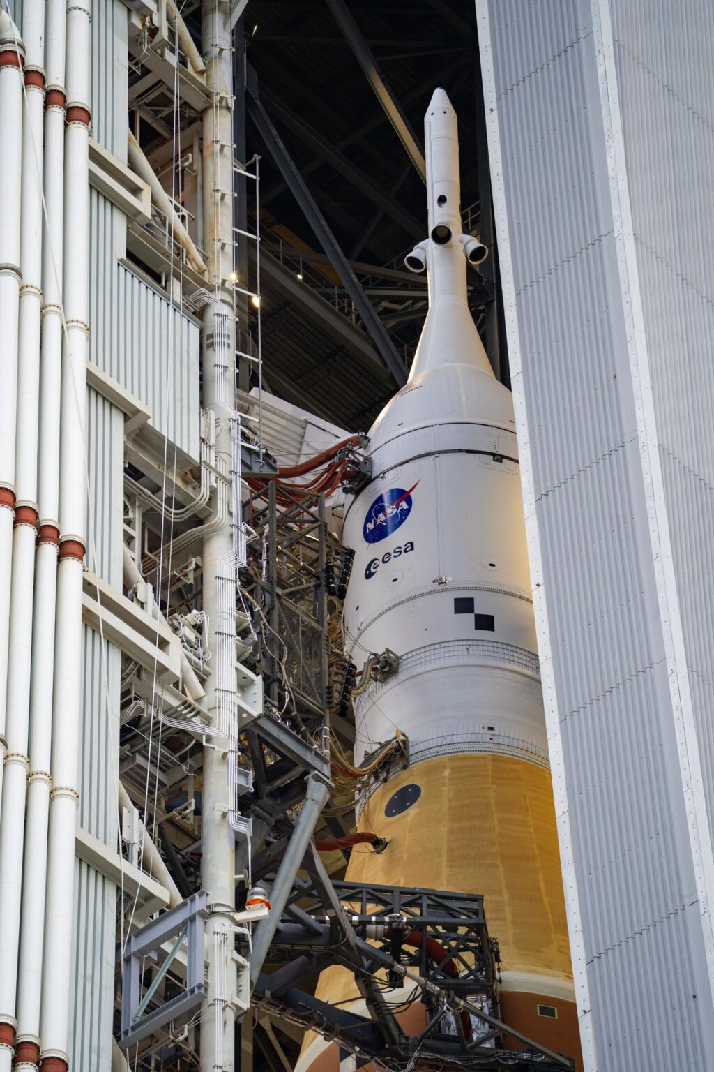 No fooling: NASA targets April 1 for Artemis II launch to the Moon ...