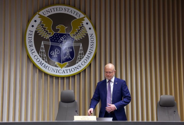 FCC 主席兼美国总统