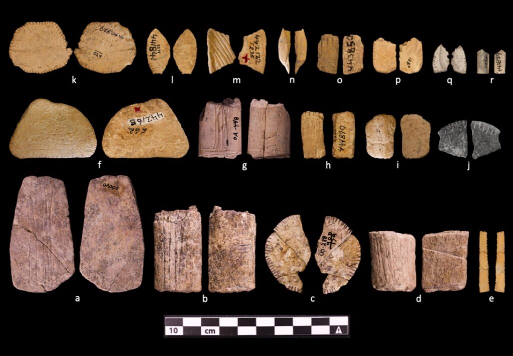 Różne typy prymitywnych kości do gry używanych przez rdzennych Amerykanów