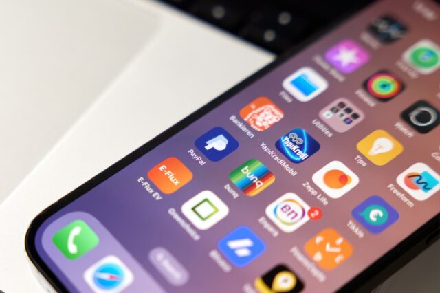 Feds take notice of iOS vulnerabilities exploited under mysterious circumstances
