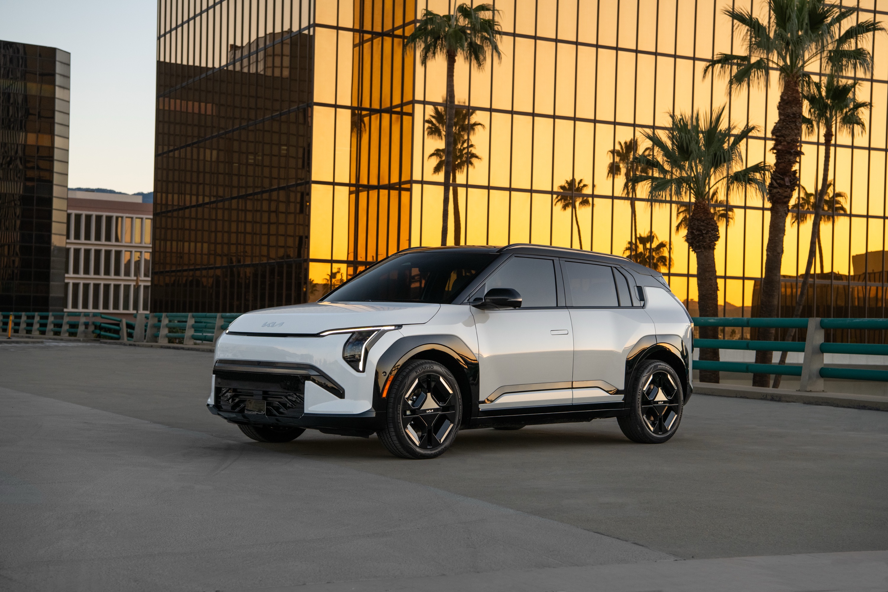 Kia shows off small cars in NY: The 2027 EV3 and 2027 Seltos Hybrid