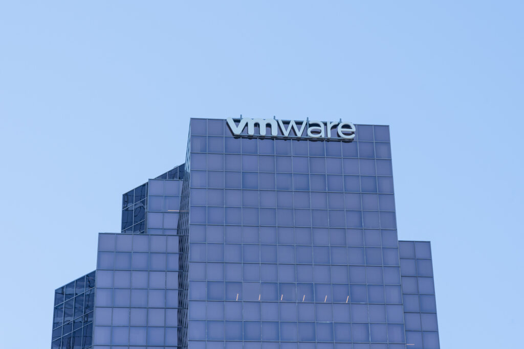 VMware 客戶因授權成本考量，九成考慮轉向其他方案：調查報告