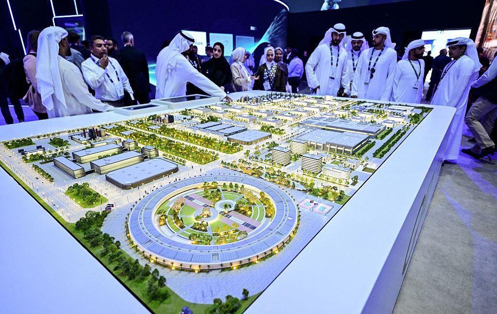 Data Center Pauses Mideast Projects Amid War Damage