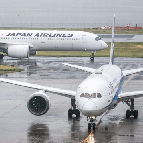 Humanoid robots start sorting luggage in Tokyo airport test amid labor shortage