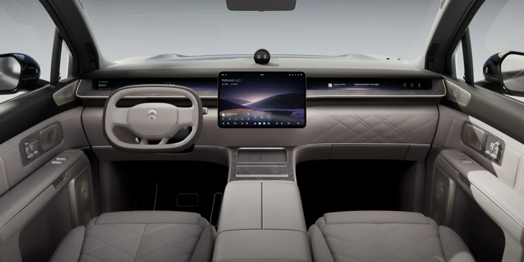 Nio interior.