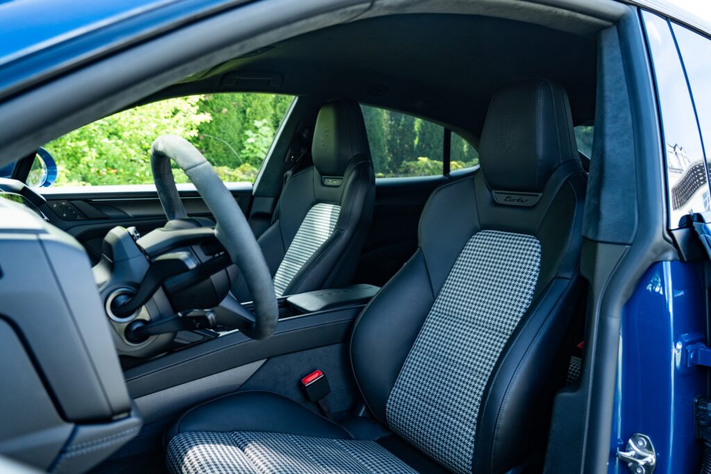 Porsche Cayenne Coupe front seats