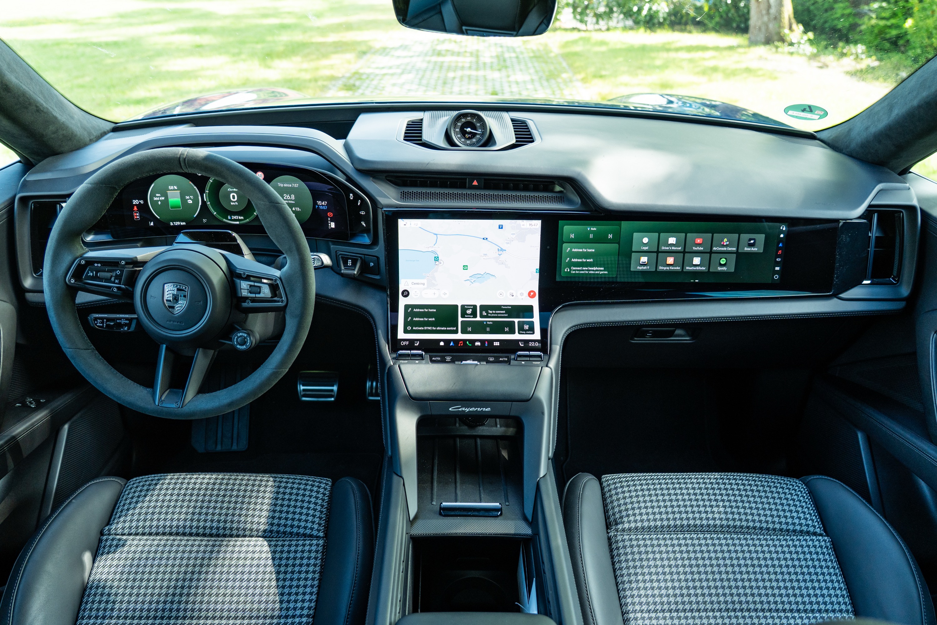 Porsche Cayenne Coupe electric dashboard and front seats